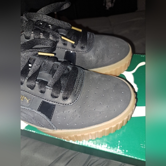 Cali Nubuck Womens Black Pumas with Gum sole - Picture 7 of 10